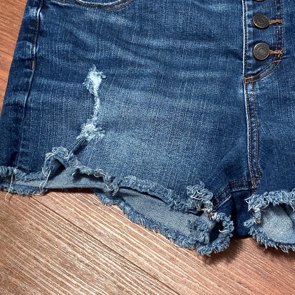 REFUGE Button fly Diatressed denim shorts size 12 - Picture 2 of 9